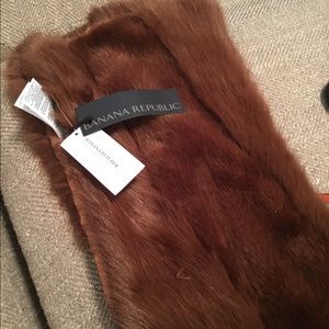 Faux fur Banana Republic scarf with tags